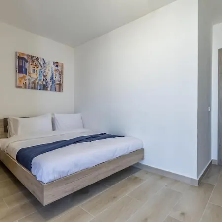 Penthouse Just Steps Away From The Sea In *