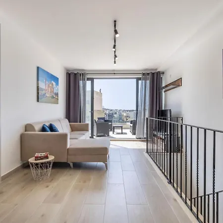 Penthouse Just Steps Away From The Sea In