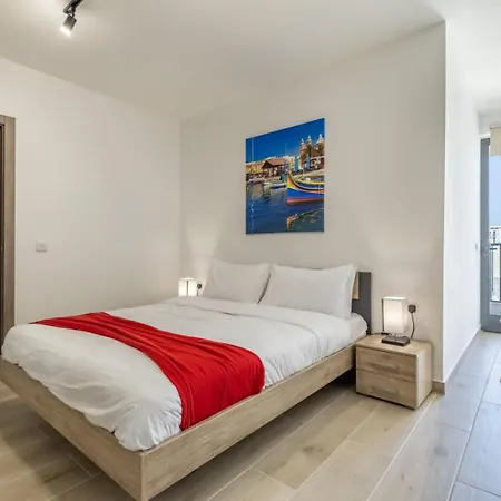 Penthouse Just Steps Away From The Sea In Appartement