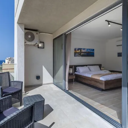 Penthouse Just Steps Away From The Sea In * سليمة