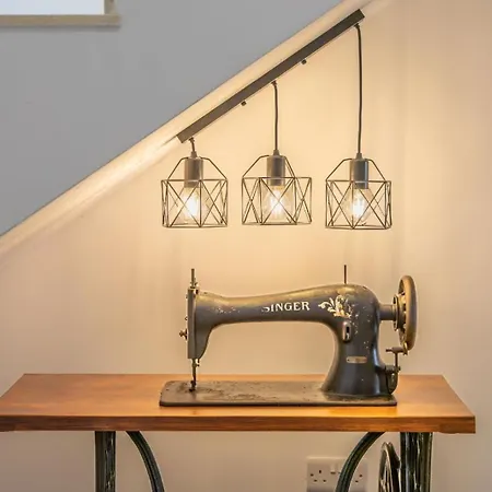 Penthouse Just Steps Away From The Sea In شقة