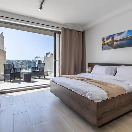 شقة Penthouse Just Steps Away From The Sea In *