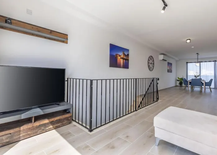 Penthouse Just Steps Away From The Sea In Apartment