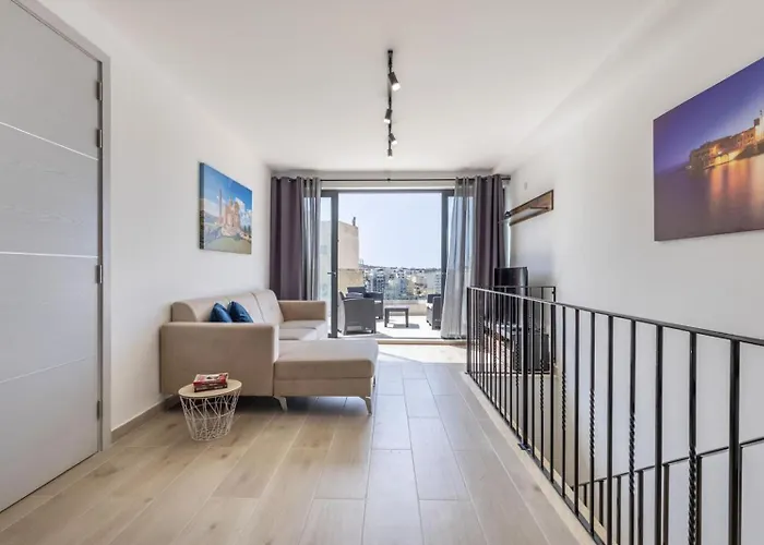 Penthouse Just Steps Away From The Sea In