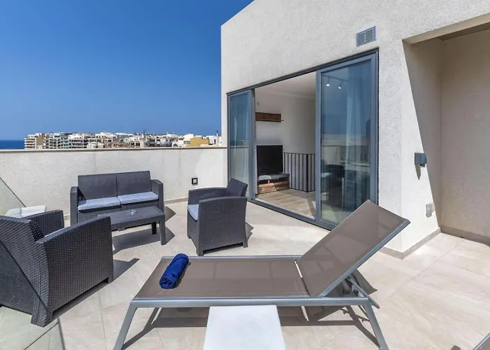 Penthouse Just Steps Away From The Sea In Sliema