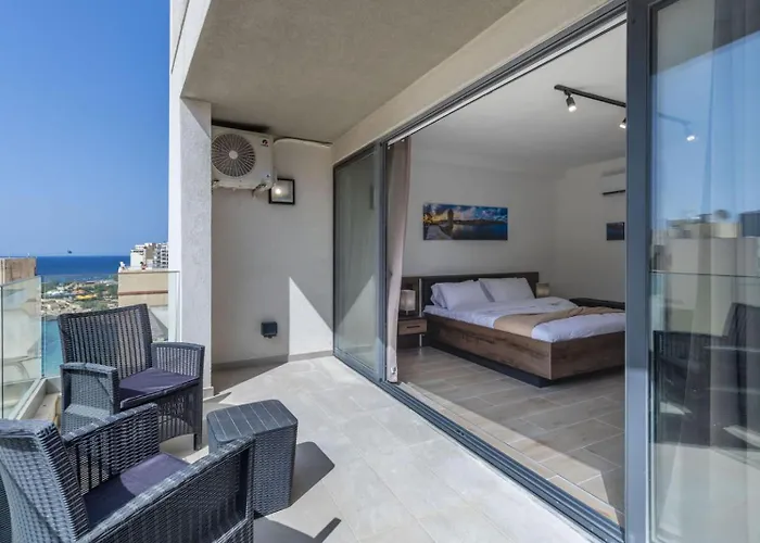 Penthouse Just Steps Away From The Sea In * Sliema