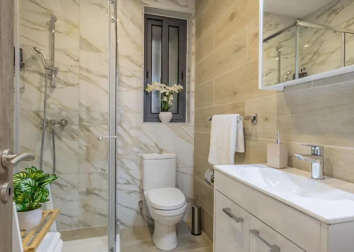 Apartment Penthouse Just Steps Away From The Sea In