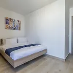 Penthouse Just Steps Away From The Sea In *